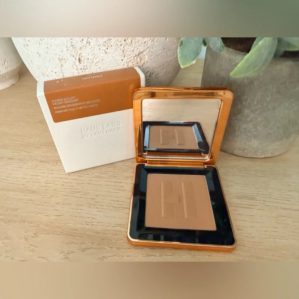Haus Labs Power Sculpt Velvet Bronzer Light Level 3 Matte Compact Full Size NWT